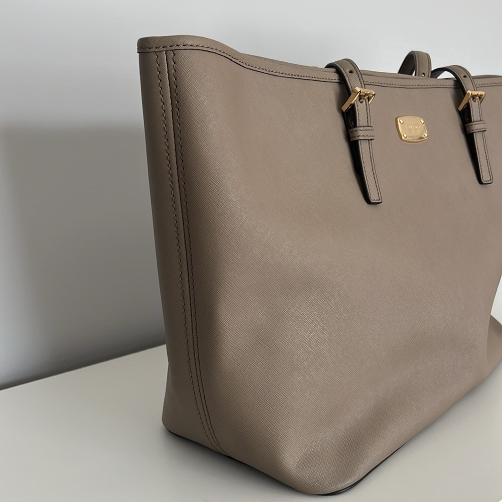 Michael Kors totes - Picture 3 of 8